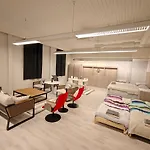 For Small Group Or Up To 14 Persons, Three 公寓